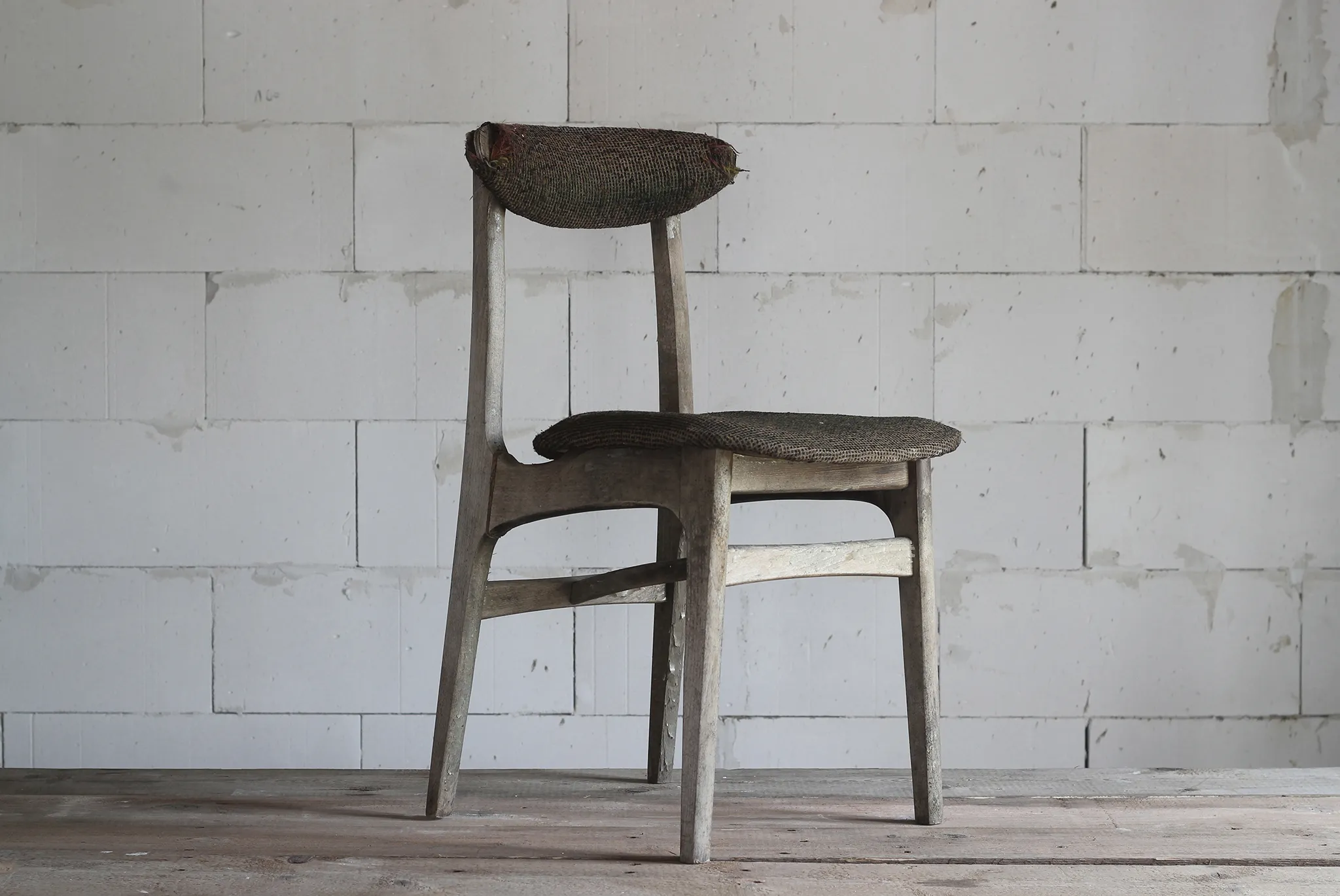 Renowacja krzesła typ 200-190, czyli popularnego "Hałasa". Hałas Tutto Nero, Rzuć Pan Okiem, Paweł Machomet