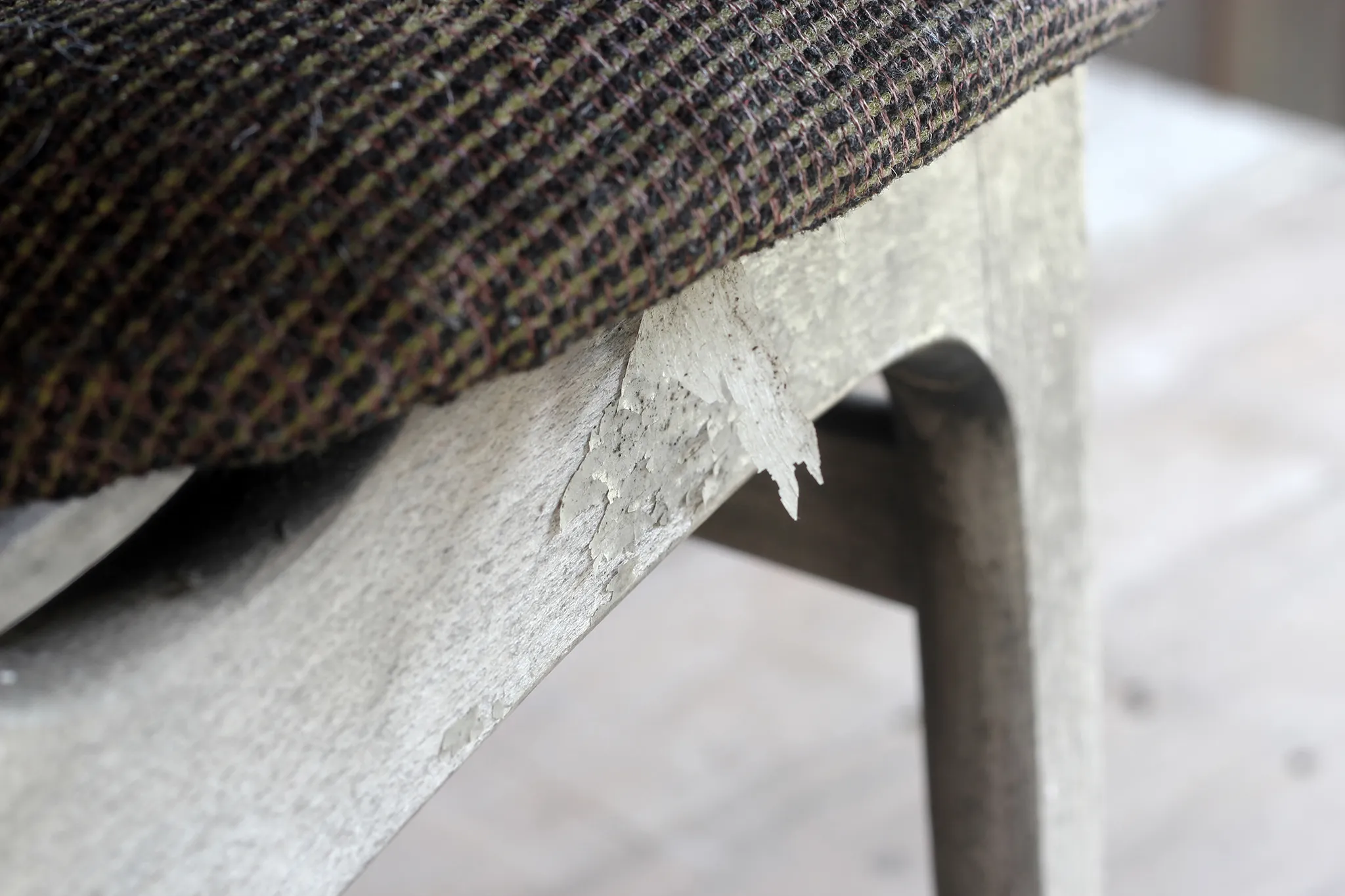 Renowacja krzesła typ 200-190, czyli popularnego "Hałasa". Hałas Tutto Nero, Rzuć Pan Okiem, Paweł Machomet