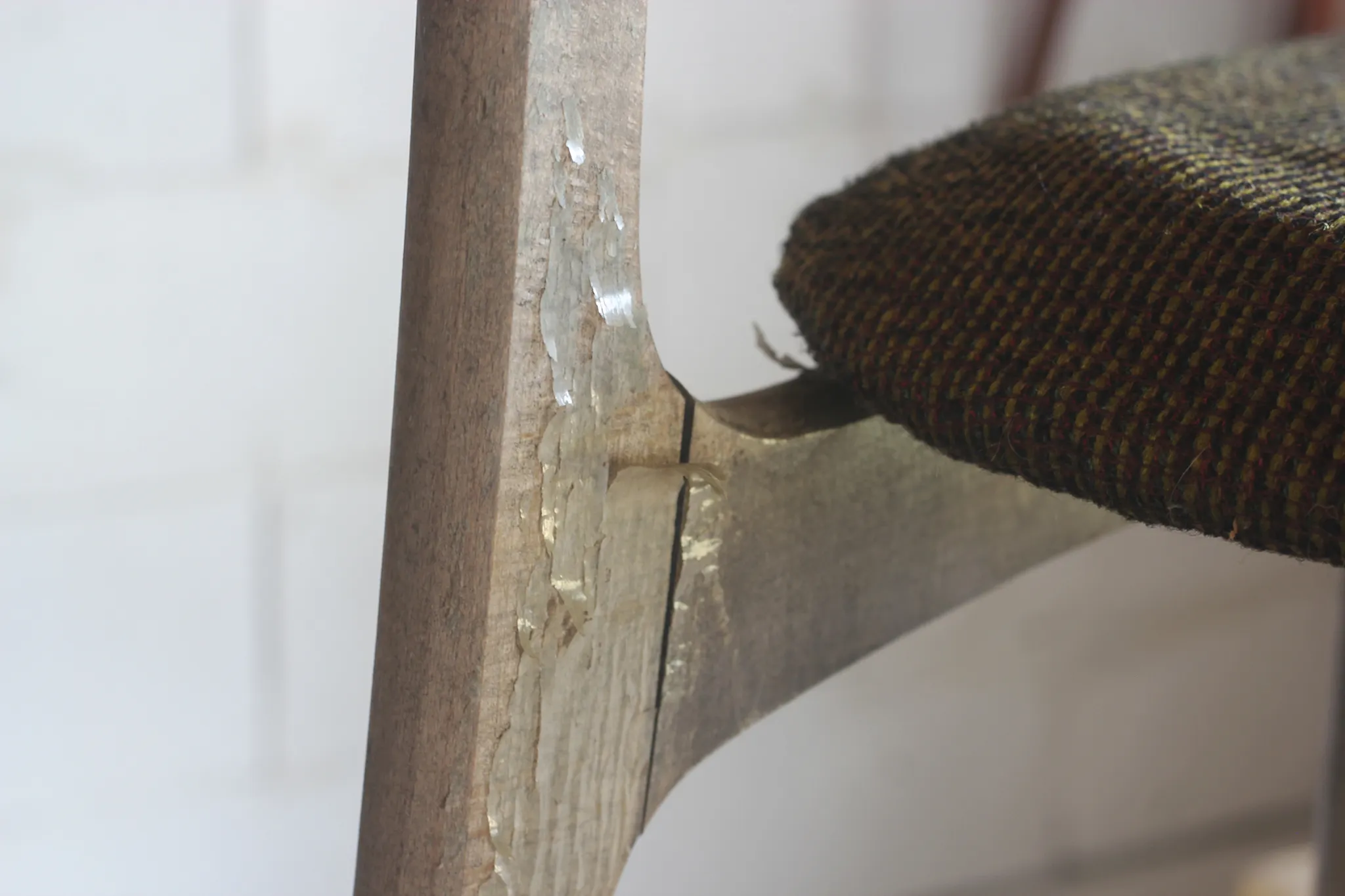 Renowacja krzesła typ 200-190, czyli popularnego "Hałasa". Hałas Tutto Nero, Rzuć Pan Okiem, Paweł Machomet