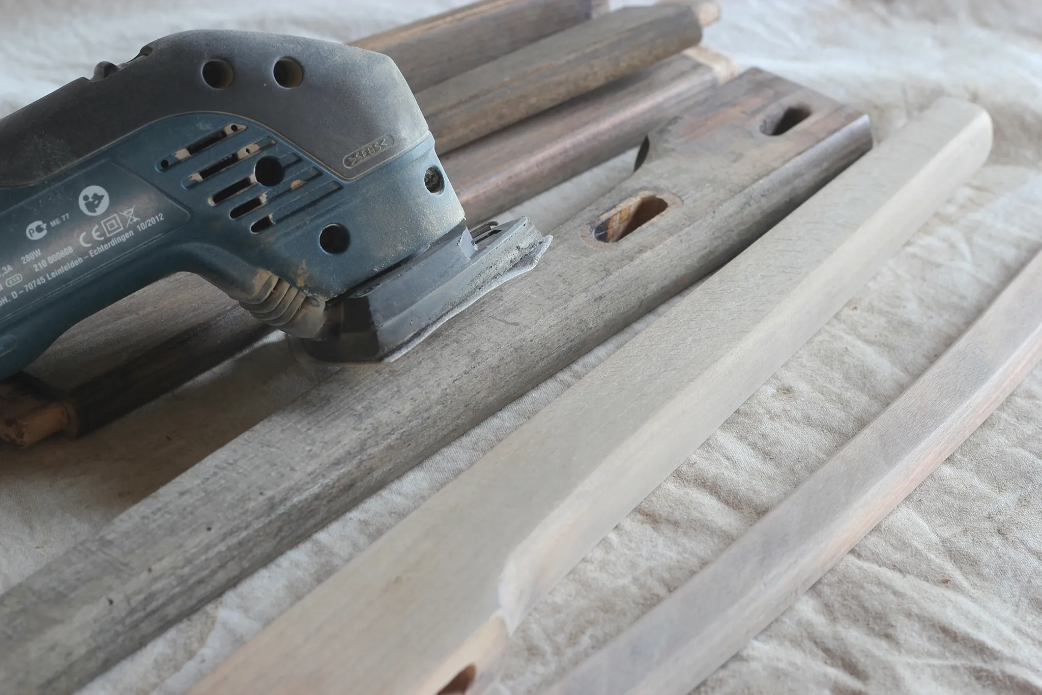 Renowacja krzesła typ 200-190, czyli popularnego "Hałasa". Hałas Tutto Nero, Rzuć Pan Okiem, Paweł Machomet