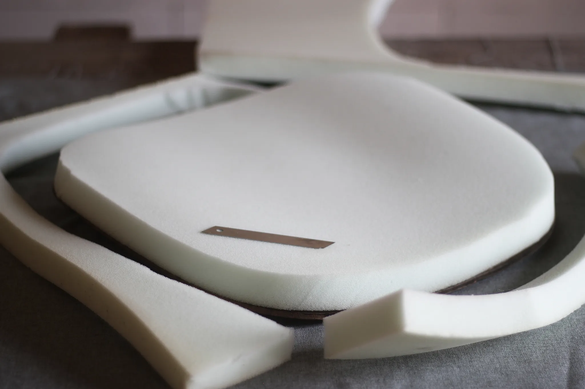 Renowacja krzesła typ 200-190, czyli popularnego "Hałasa". Hałas Tutto Nero, Rzuć Pan Okiem, Paweł Machomet