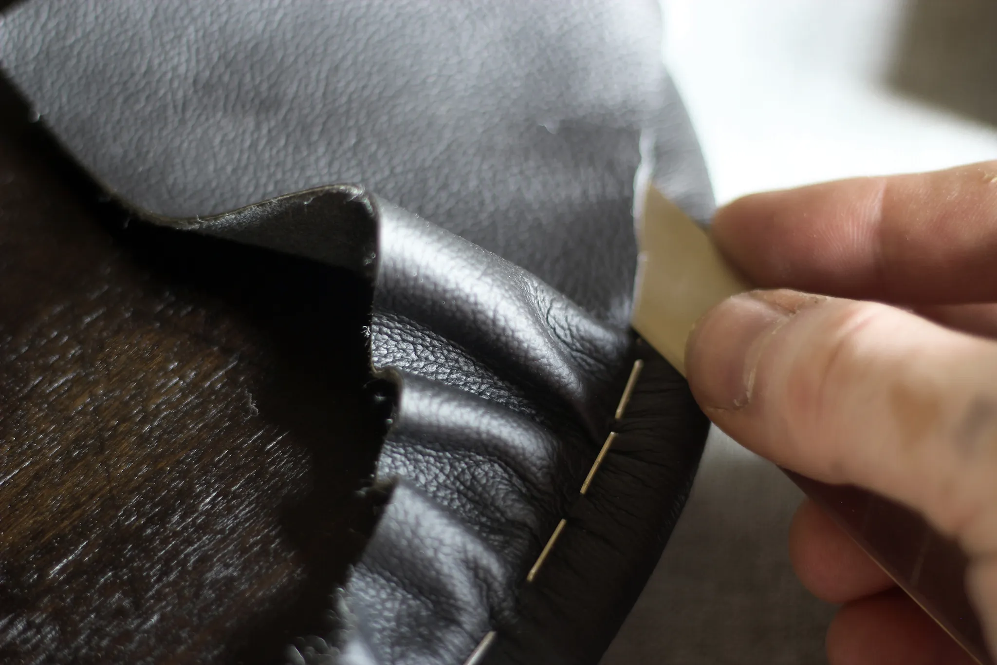 Renowacja krzesła typ 200-190, czyli popularnego "Hałasa". Hałas Tutto Nero, Rzuć Pan Okiem, Paweł Machomet