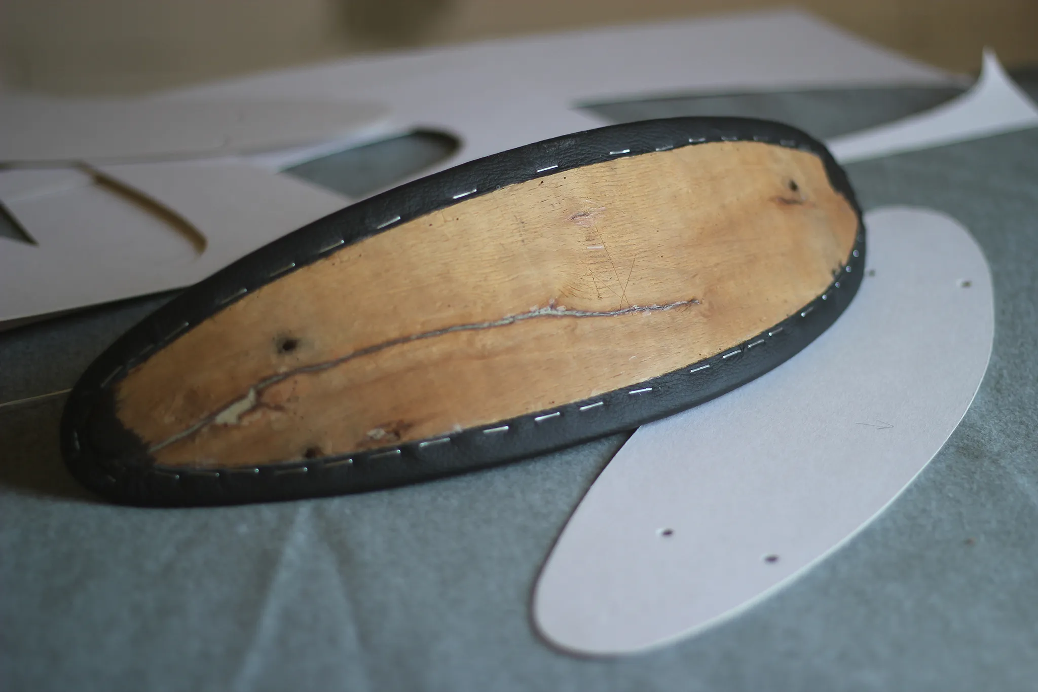 Renowacja krzesła typ 200-190, czyli popularnego "Hałasa". Hałas Tutto Nero, Rzuć Pan Okiem, Paweł Machomet