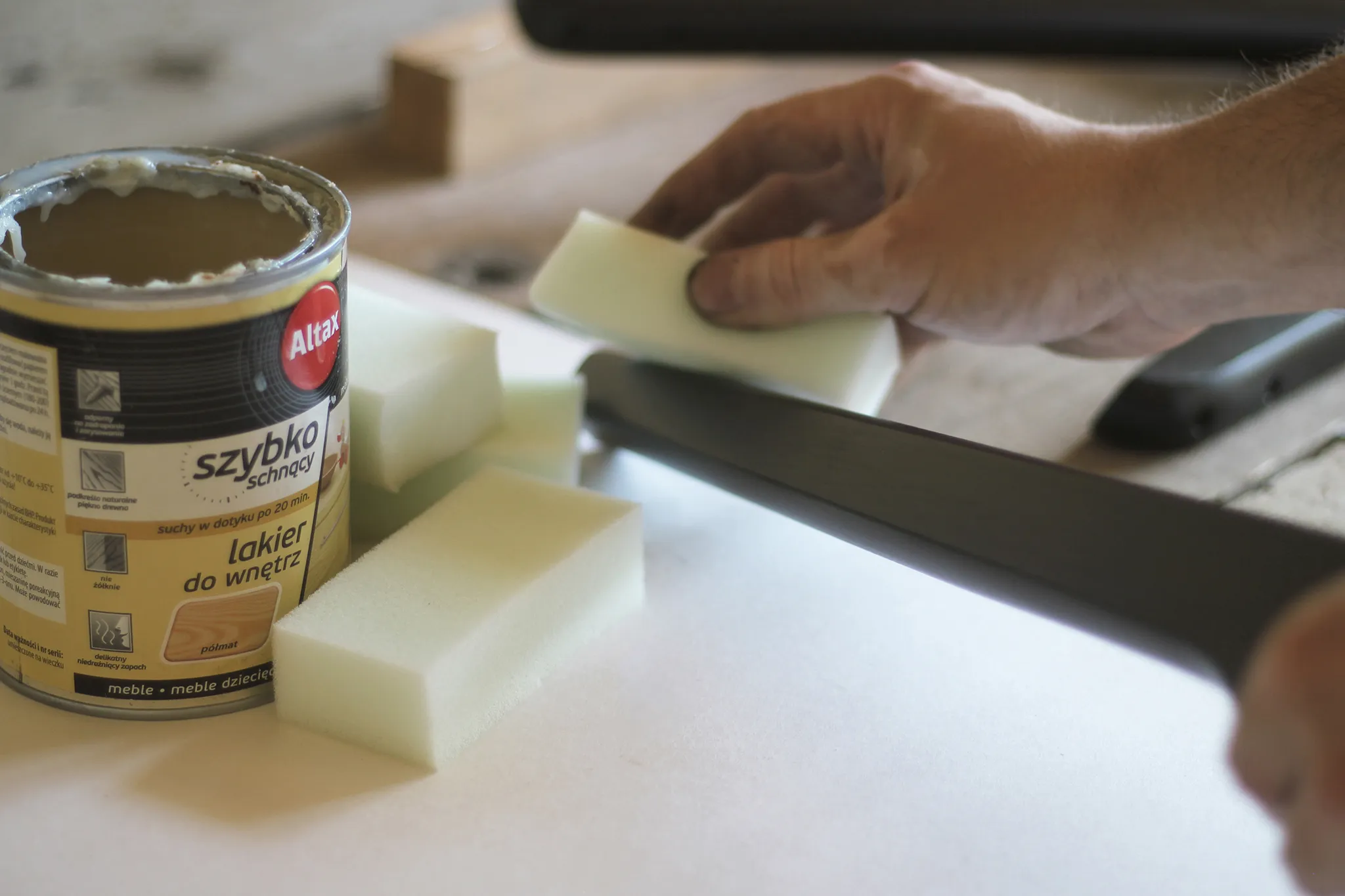 Renowacja krzesła typ 200-190, czyli popularnego "Hałasa". Hałas Tutto Nero, Rzuć Pan Okiem, Paweł Machomet