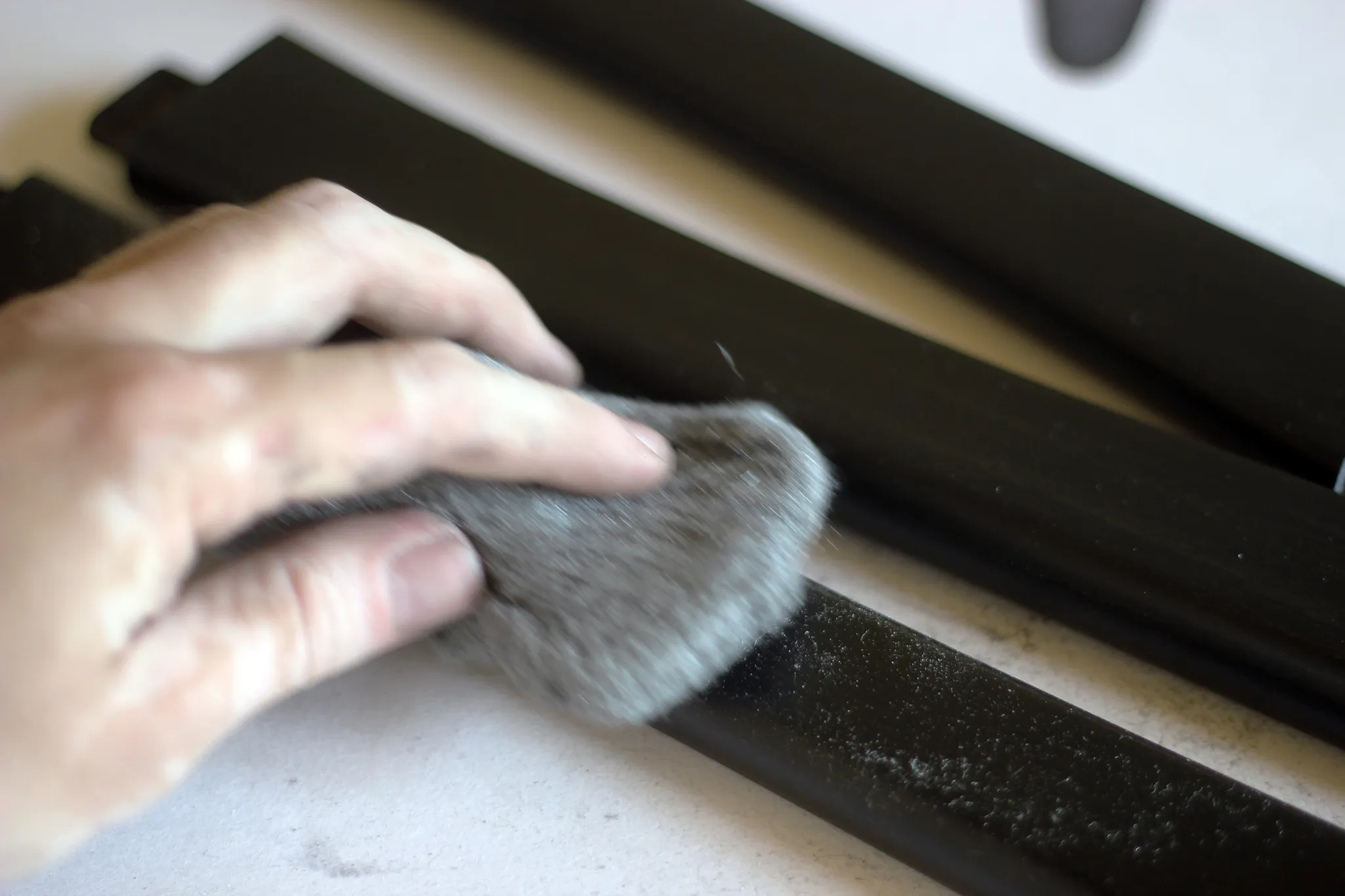 Renowacja krzesła typ 200-190, czyli popularnego "Hałasa". Hałas Tutto Nero, Rzuć Pan Okiem, Paweł Machomet