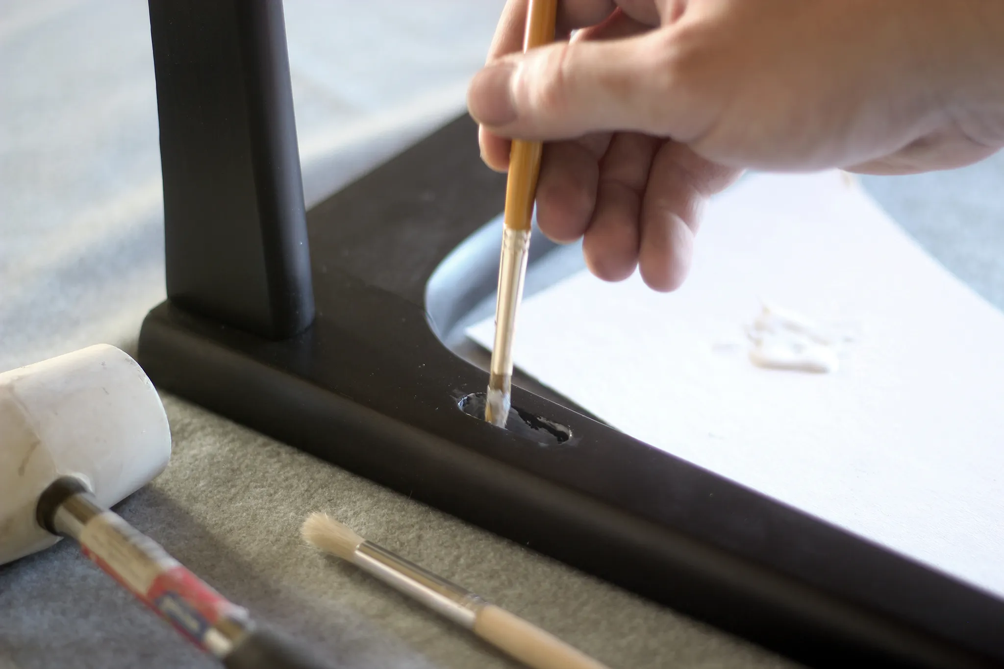 Renowacja krzesła typ 200-190, czyli popularnego "Hałasa". Hałas Tutto Nero, Rzuć Pan Okiem, Paweł Machomet