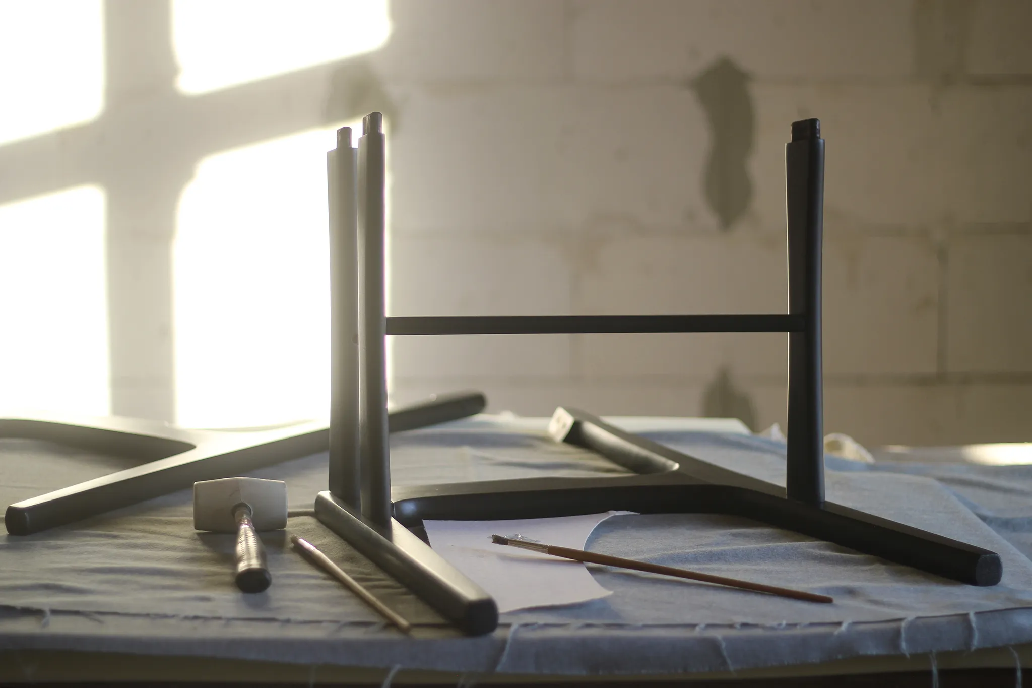 Renowacja krzesła typ 200-190, czyli popularnego "Hałasa". Hałas Tutto Nero, Rzuć Pan Okiem, Paweł Machomet