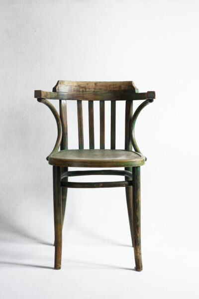 Gięte krzesło z radomska przed renowacją.